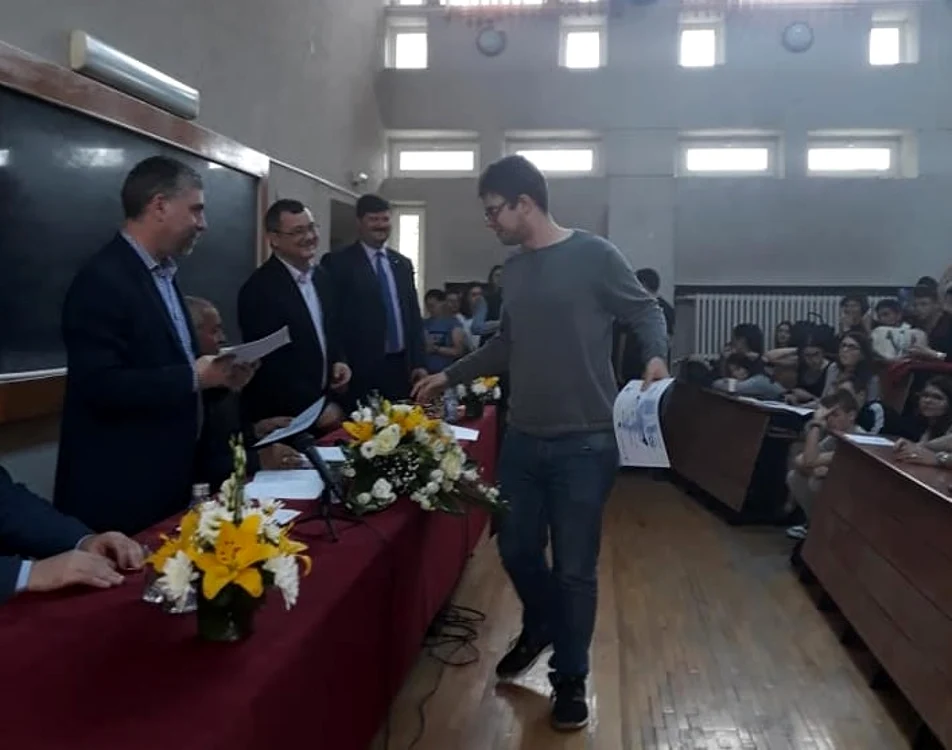 Dragoş Ispir, băiatul din Vâlcea cu sindrom Asperger, care a ridicat juriul în picioare la Concursul Naţional de Matematică Aplicată „Adolf Haimovici” de la Iaşi, Foto: Arhiva personală Cristina Ispir