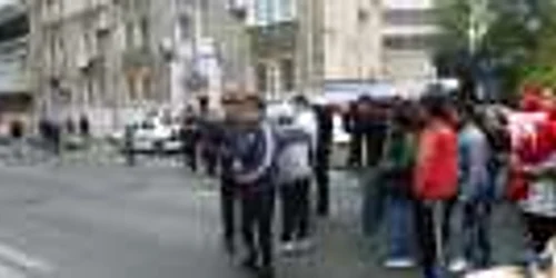 Mort dus în fața secției de poliție