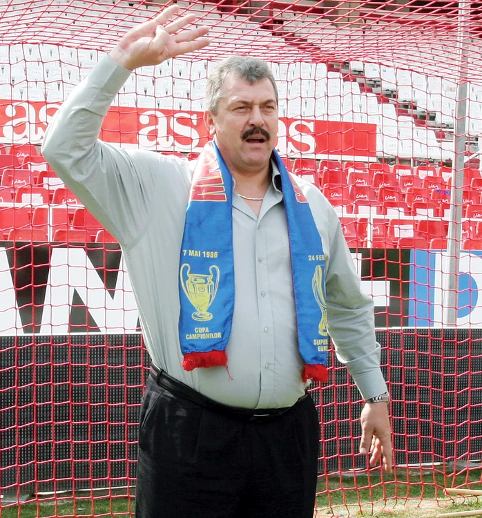 
    Helmuth Duckadam  