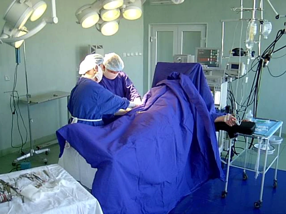 
    Bărbatul va fi supus unor intervenţii chirurgicale.  