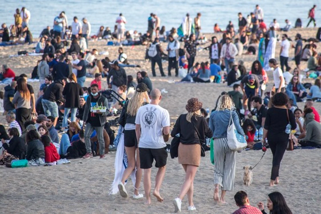 
    Așa arăta în weekend plaja Barcelonetafoto: Profimedia  
