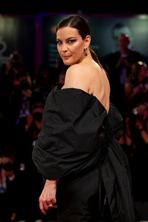 4 liv tyler eleganta festivalul de film de la venetia premiera ad astra rochie givenchy 3 jpg jpeg