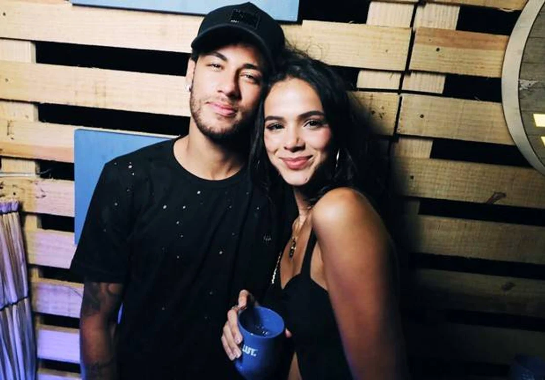 
    Neymar și Bruna Marquezine, sărut pasional pe covorul roșuFoto: Getty  