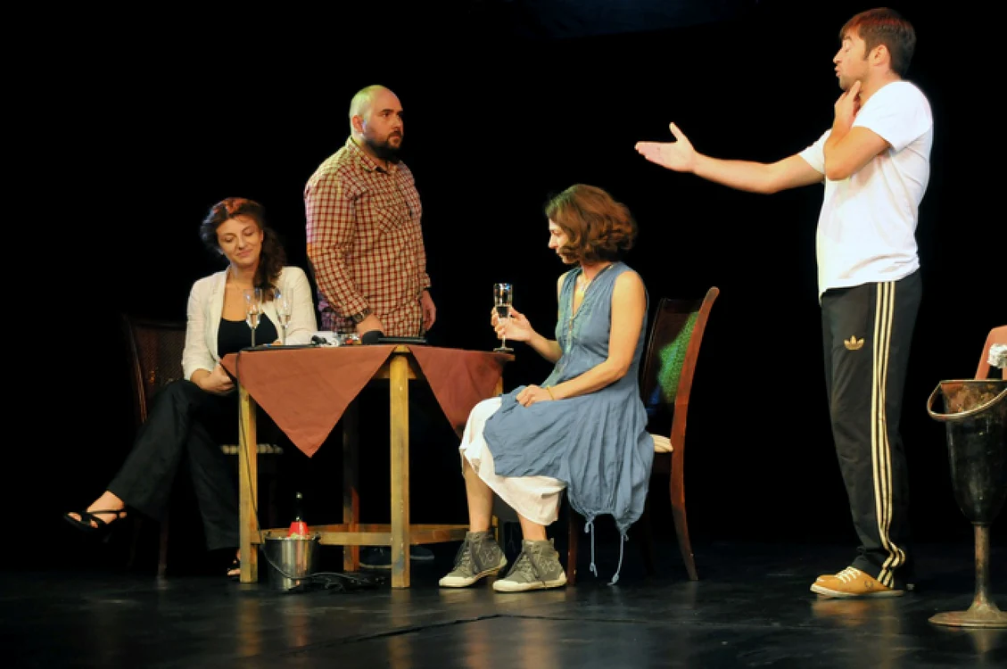 Imagine din repetiţiile pentru spectacolul „Matrimoniale“, care se va juca în premieră în cadrul festivalului FOTO: Florin Eşanu/ Epoch Times