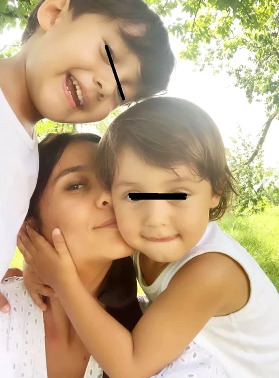 Claudia are doi băieței