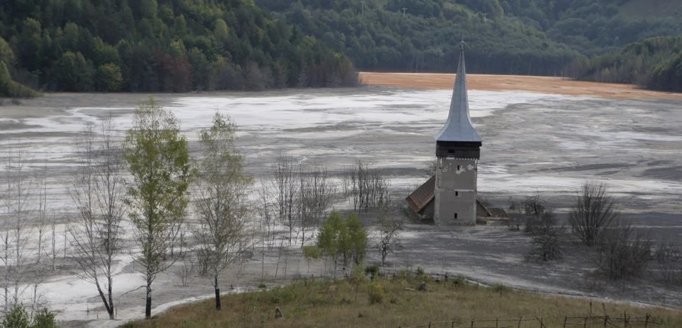 Halda de steril de la Valea Şesii a acoperit satul Geamăna