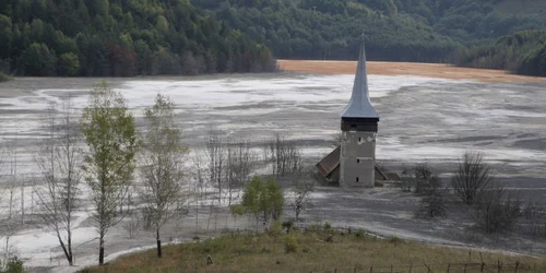 Halda de steril de la Valea Şesii a acoperit satul Geamăna