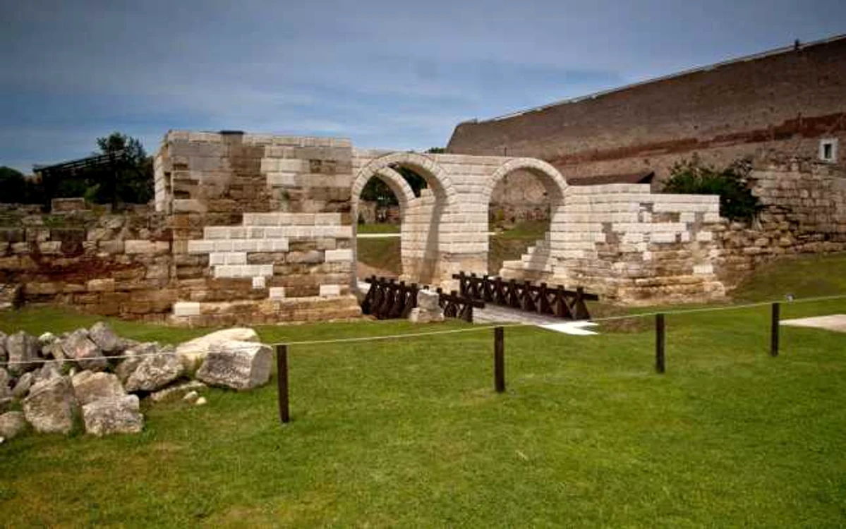 Reconstituirea porților castrului roman FOTO Adevărul