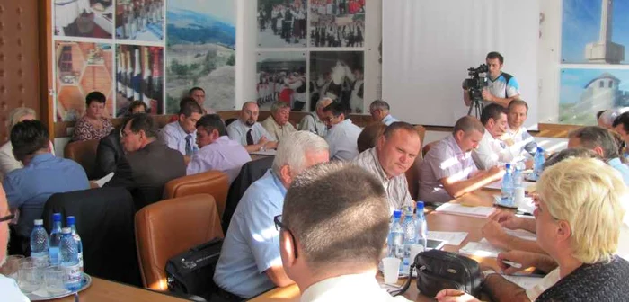 Consilierii judeţeni se întrunsc mâine în şedinţă FOTO Adevărul