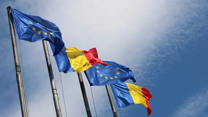 Steagul UE, lângă cel al României  FOTO Facebook