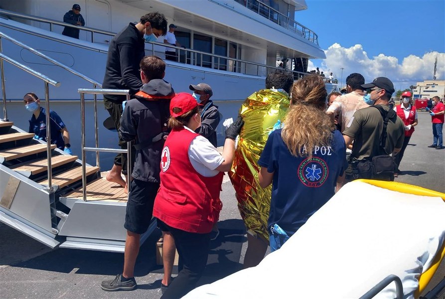 Bilanţ în creştere după naufragiul unei ambarcaţiuni cu migranţi în largul Peloponezului