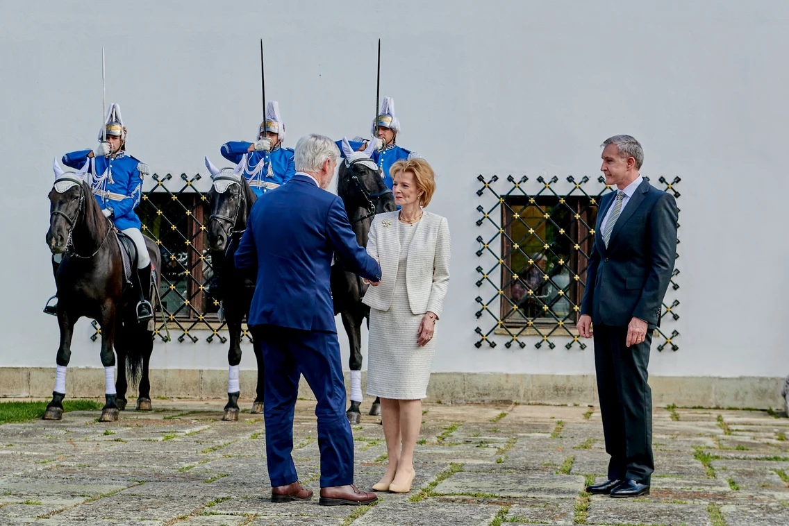 Majestatea Sa Margareta și Principele Radu la întâlnirea cu președintele Cehiei Petr Pavel. FOTO: Casa Majestății Sale