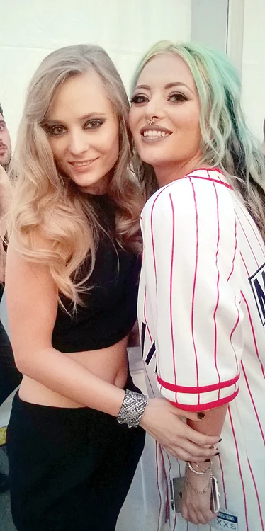 
    Delia și Oana Matache  vor scoate o piesă  împreună  