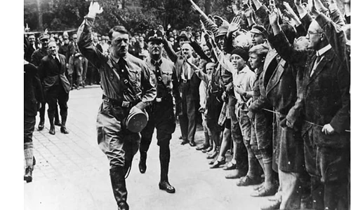 Hitler, urmărit 30 de ani de FBI, după sinucidere jpeg