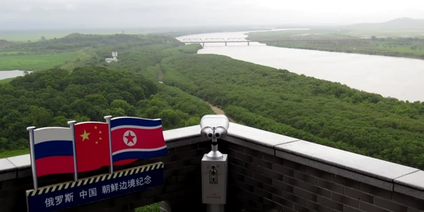 Granita dintre Coreea de Nord si China pe raul Tumen FOTO EPA
