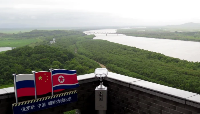 Graniţa dintre Coreea de Nord şi China pe râul Tumen FOTO EPA