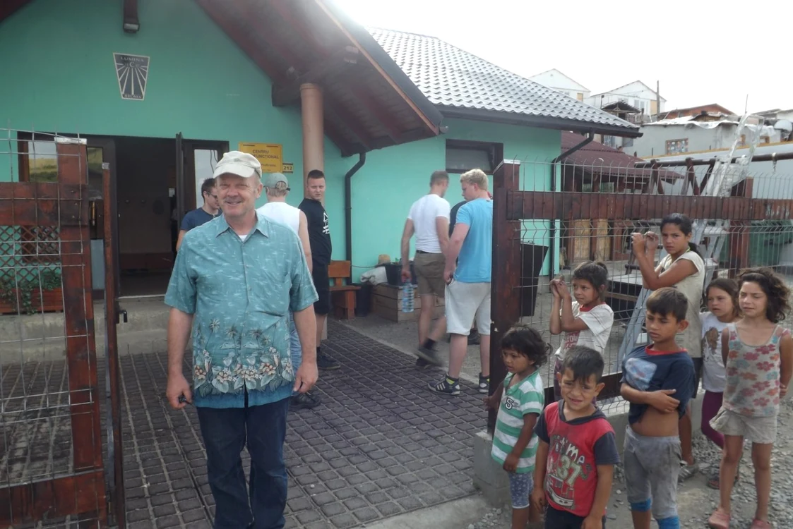 Bert Looij spune că a fost pastor, dar să ţină predici frumoase duminica, iar apoi să-i lase pe oameni să moară de foame e prea uşor. FOTO: Remus Florescu