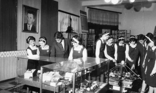 Pagini din educaţia perioadei comuniste jpeg