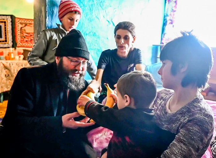 Dan Damaschin în vizită la familia din Dagâţa / FOTO Dan Damaschin