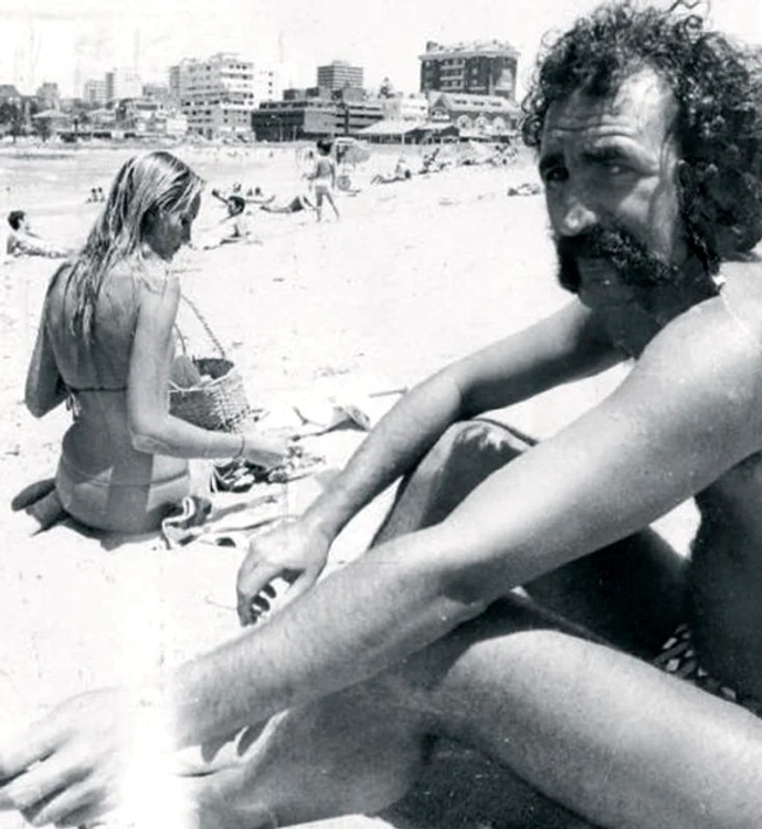 
    În 1975 făcea plajă cu Mikette, nu cu Laurette  