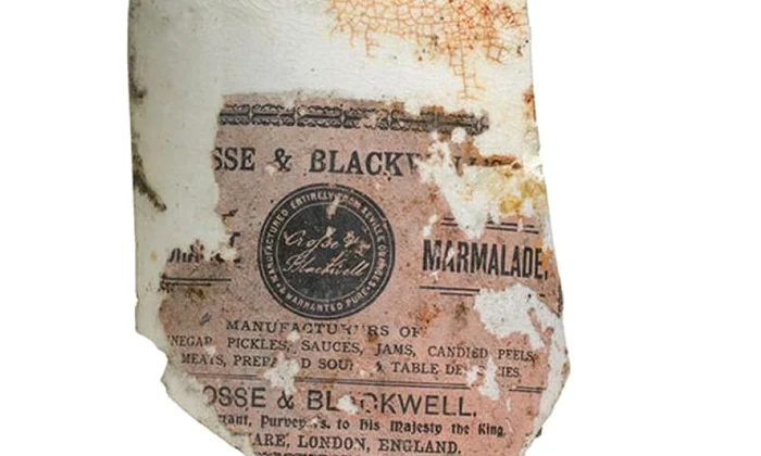 13 000 de sticle şi borcane din epoca victoriană descoperite în Londra jpeg