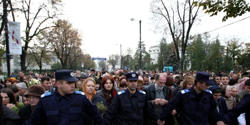 Jandarmii asigură ordinea publică la scoaterea Moaştelor Sfintei Parascheva (Foto Arhivă)