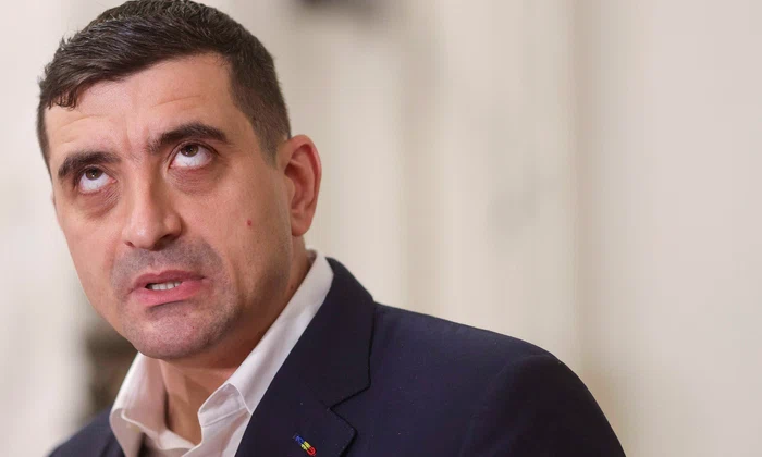 Președintele AUR, George Simion, face declarații de presă după depunerea  moțiunii de cenzură alături de PSD împotriva guvernuluii. FOTO Inquam Photos / Octav Ganea