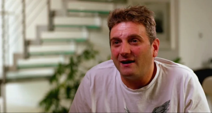 Andrew Wardle, în vârstă de 40 de ani, a povestit în documentarul „Bărbatul fără penis“ că se poate considera un cuceritor, deşi nu are penis. Captură video