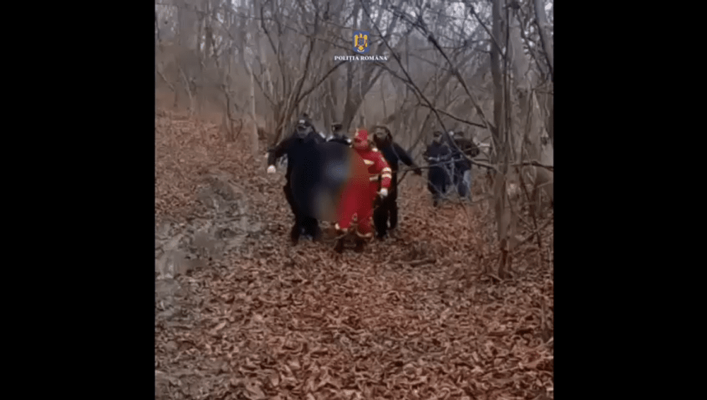 Bărbat fugit de acasă, găsit cu arsuri, într-o pădure. Și-a dat foc la haine ca să se încălzească VIDEO
