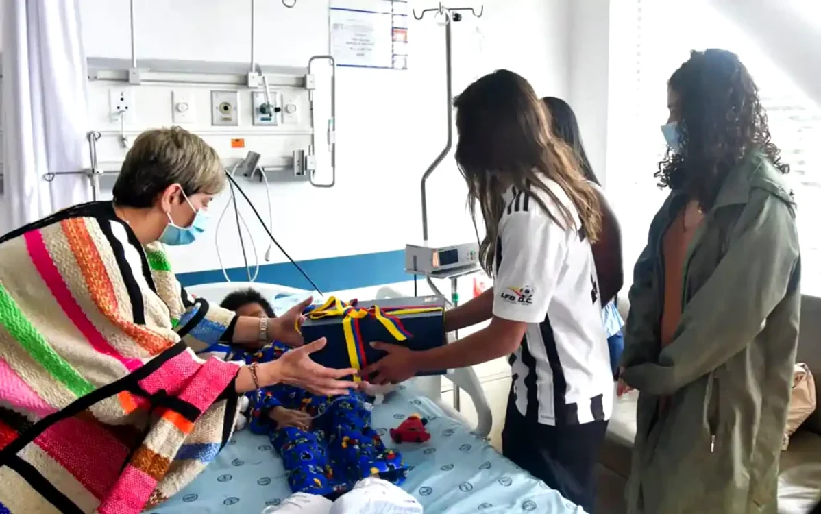 Copil supraviețuitor vizitat la spital FOTO Getty Images