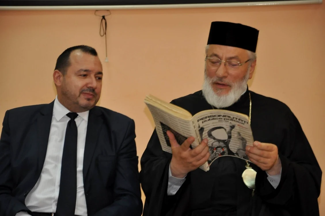 Cătălin Rădulescu şi arhiepiscopul Calinic la revederea de 25 de ani a primilor parlamentari din 1990