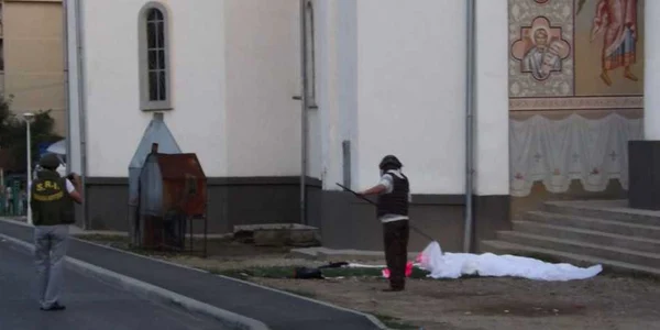 parasuta cazuta langa o biserica FOTO Corina Macavei 