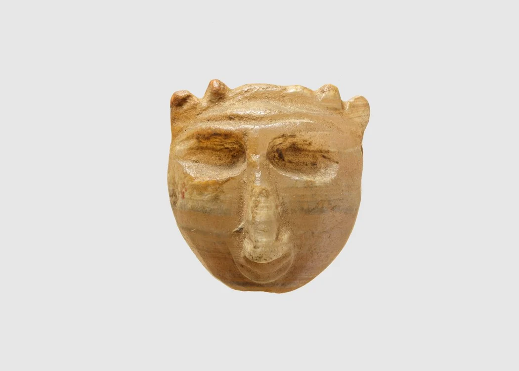 O amuletă mesopotamiană cu cap de demon, cca. 2900–2700 î.Hr.