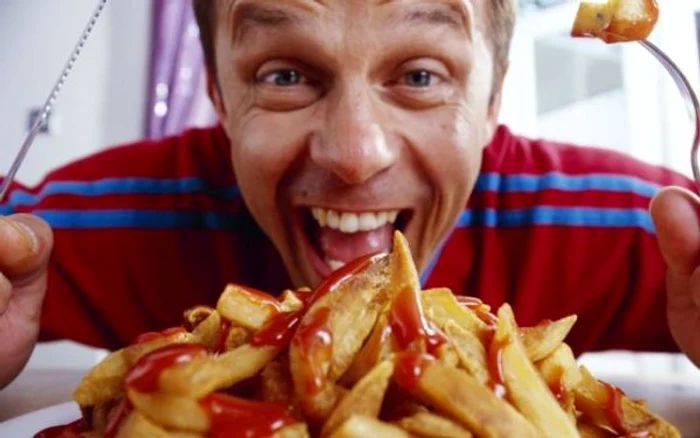 Cantitatea de zahăr per unitatea de vânzare în ceea ce privește ketchup-ul variază între 12 linguriţe şi 26 de linguriţe.www.clicksanatate.ro