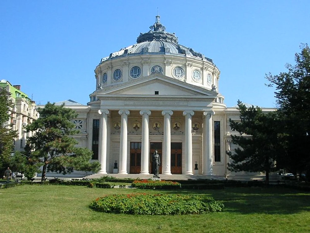 Ateneul Român, gazda tradițională a Festivalului Enescu, a fost înlocuit, în această perioadă, cu spațiul online, unde puteți viziona concerte de muzică clasicăFoto: wikipedia.ro