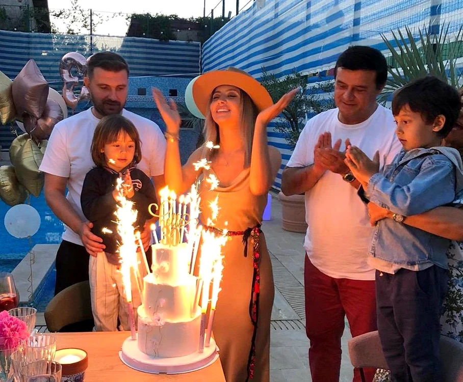 Sabina a petrecut de ziua ei alături de familie