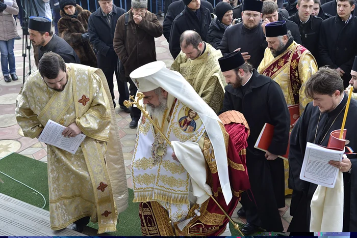 Patriarhul Daniel va oficia parastasul la 40 de zile de la moartea arhiepiscopului Norocel FOTO: Arhivă