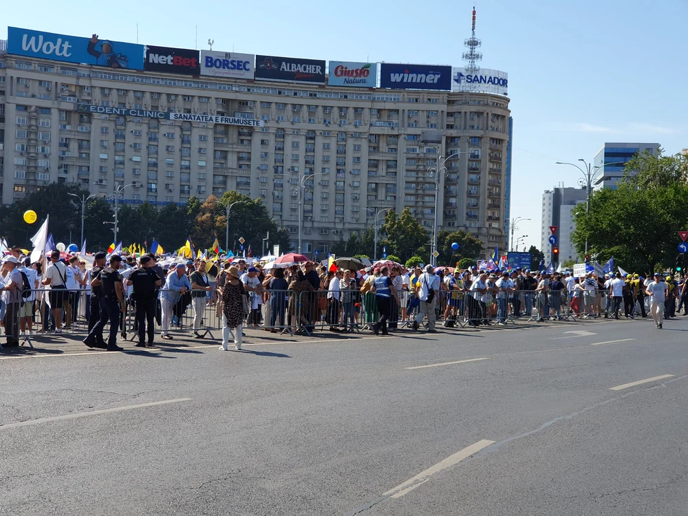 Profesori din toată țara protestează în Piața Victoriei. LIVE