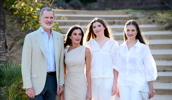 Regele Felipe Regina Letizia Leonor și Sofia GettyImages 2161380312 jpg