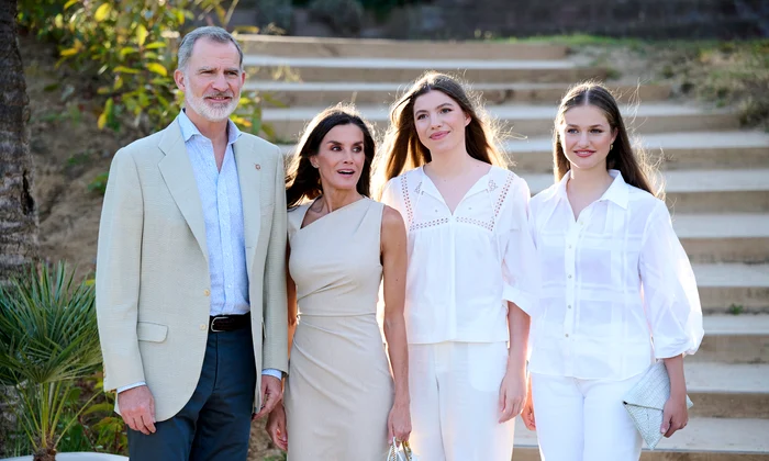 Regele Felipe Regina Letizia Leonor și Sofia GettyImages 2161380312 jpg