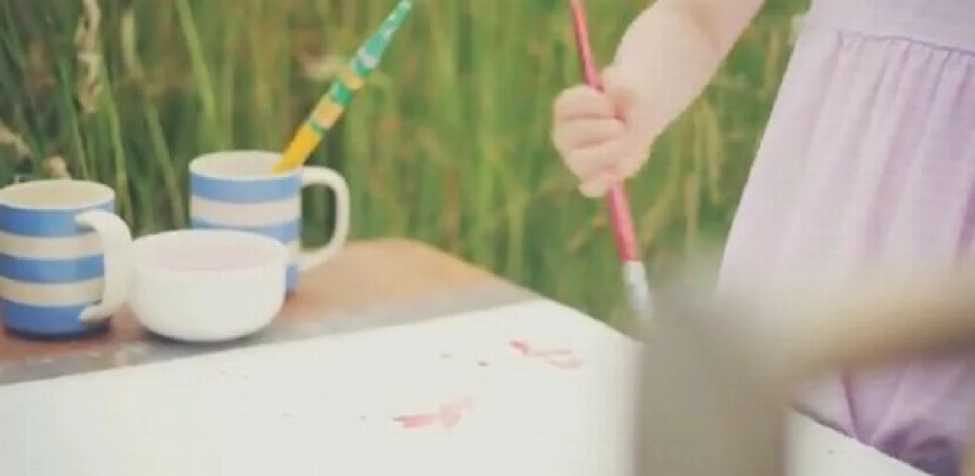 Iris are cinci ani, iar tablourile ei sunt comparate cu cele ale lui Renoir sau Monet Foto: Captură Youtube
