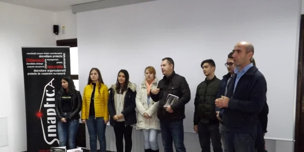 tineri voluntari FOTO Alexandra Georgescu 
