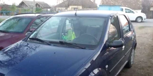 autoturismul abandonat la barajul gogosu FOTO Corina Macavei 