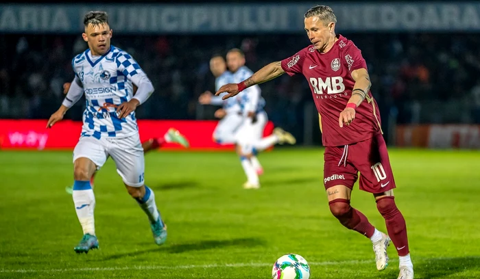 Ciprian Deac (dreapta) și colegii lui, rămași fără conducere (FOTO: Sportpictures)