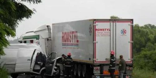 accident autoutilitara TIR Braila