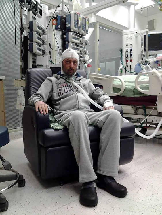 Cătălin, în clinica din Israel, unde a fost internat circa o lună și jumătate