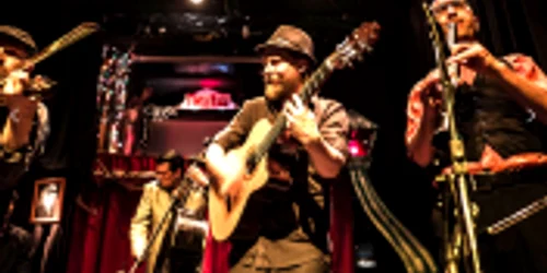 Barcelona Gipsy balKan Orchestra BGKO - trupă cu muzicieni din Europa ce cântă muzică balcanică şi lăutărească românească Sursa bgko.org