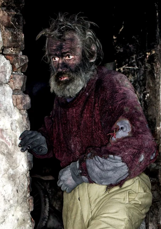 Bărbatul locuieşte într-o fabrică abandonată