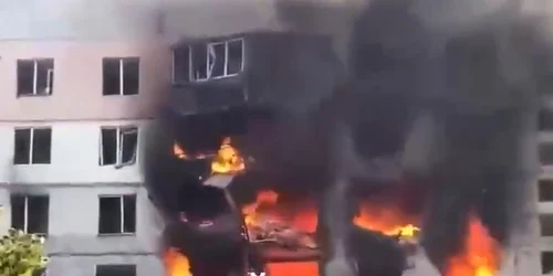 A fost lovită o clădire rezidenţială din Harkov Foto Captură Video X jpg