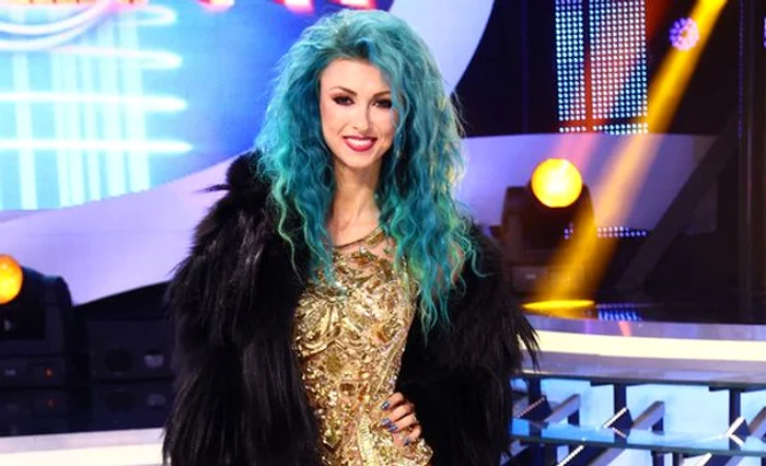 Andreea Bălan face parte din juriul emisiunii transformărilorFoto: Antena 1